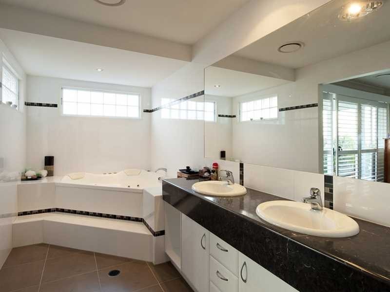 31 Admiralty Drive, Alexandra Headland QLD 4572