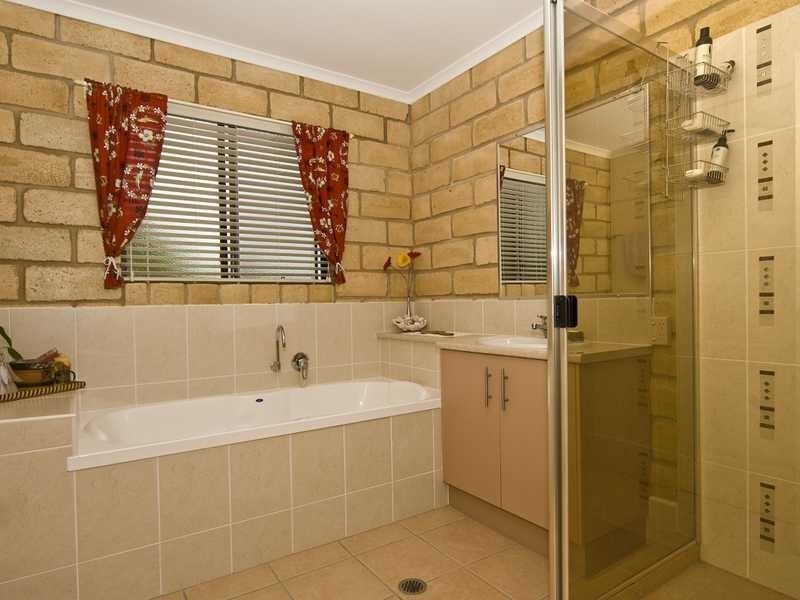 11 Rainbow Court, Woombye QLD 4559