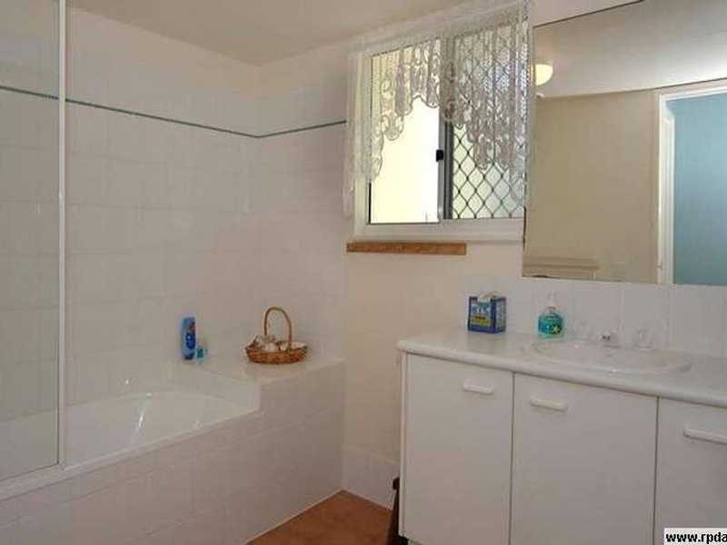 Unit 3/1 Andrew Street, Point Arkwright QLD 4573