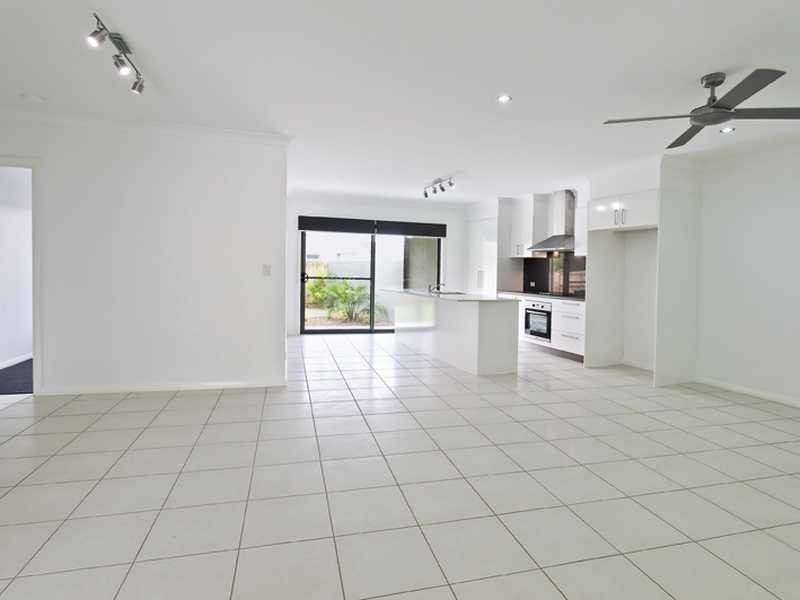 Unit 2/2 Tarshaw Street, Bli Bli QLD 4560