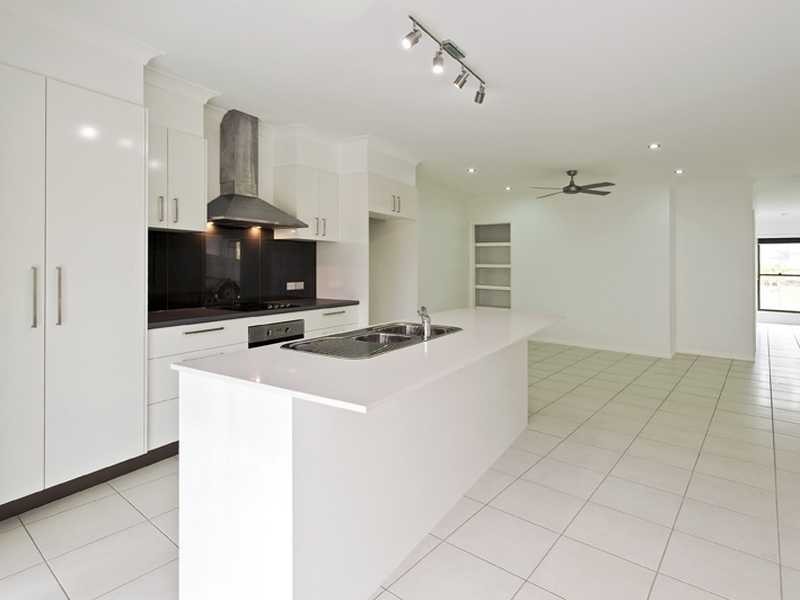 Unit 2/2 Tarshaw Street, Bli Bli QLD 4560