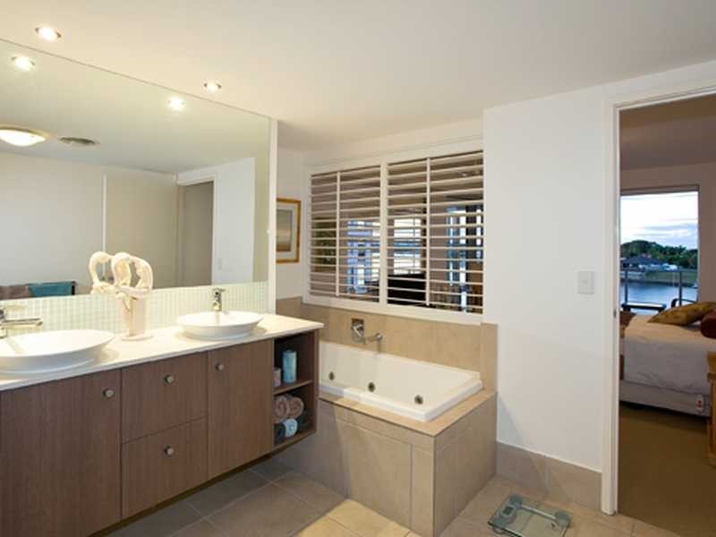 Apartment/13 / 7 Grand Parade, Kawana Island QLD 4575