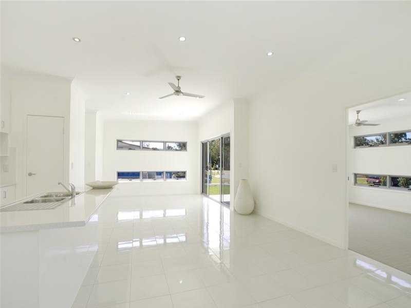 Unit 2/1 Tarshaw Street, Bli Bli QLD 4560