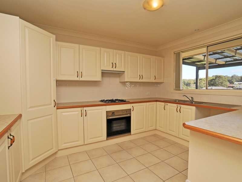 10 Amber Grove, Bolwarra Heights NSW 2320