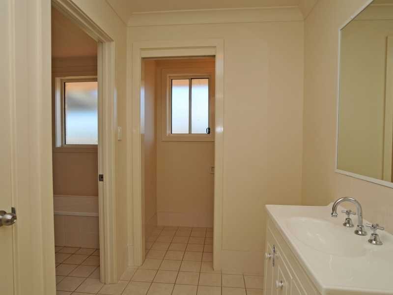 10 Amber Grove, Bolwarra Heights NSW 2320