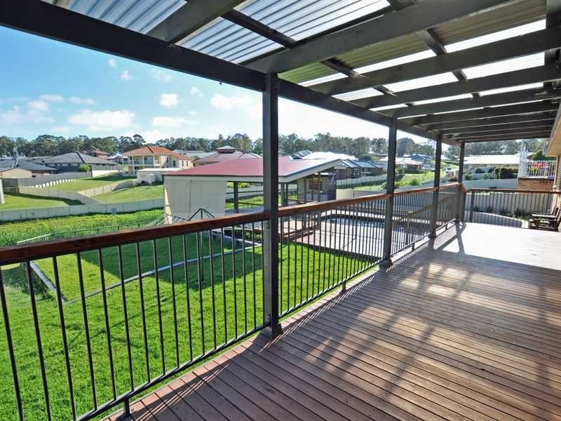 10 Amber Grove, Bolwarra Heights NSW 2320