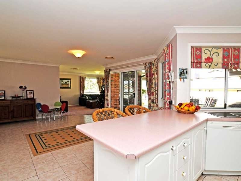 5 Claret Ash Cl, Aberglasslyn NSW 2320