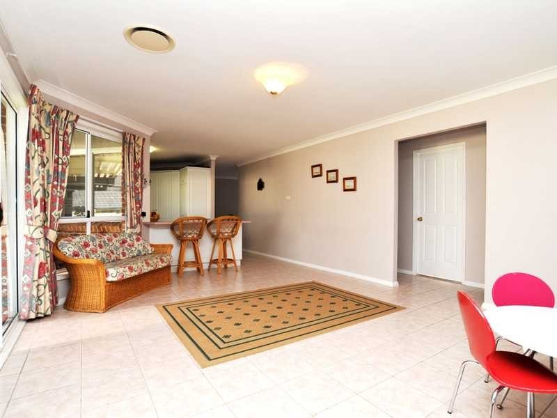 5 Claret Ash Cl, Aberglasslyn NSW 2320