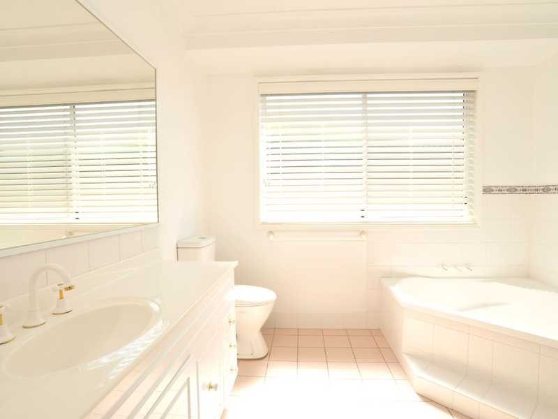 5 Claret Ash Cl, Aberglasslyn NSW 2320