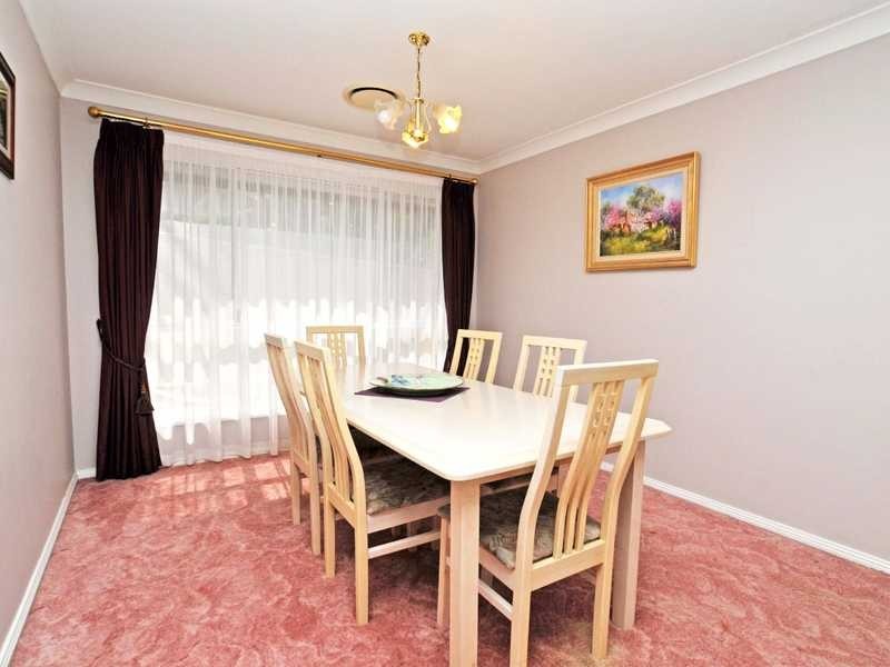 5 Claret Ash Cl, Aberglasslyn NSW 2320