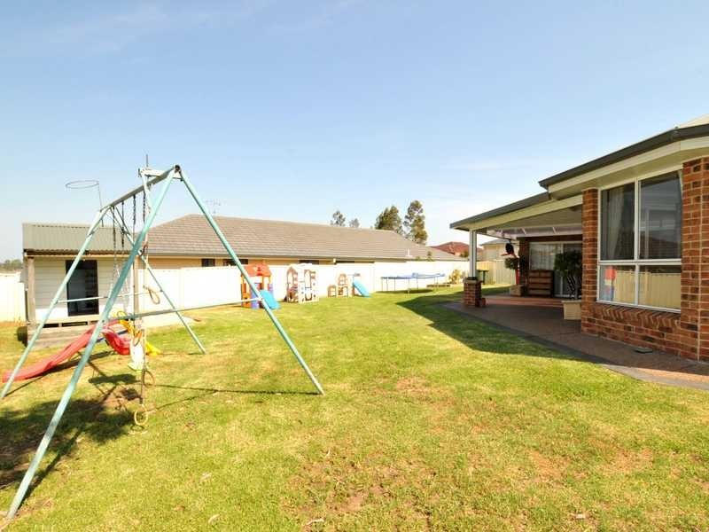 5 Claret Ash Cl, Aberglasslyn NSW 2320