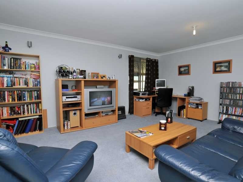 102 Budgeree Drive, Aberglasslyn NSW 2320
