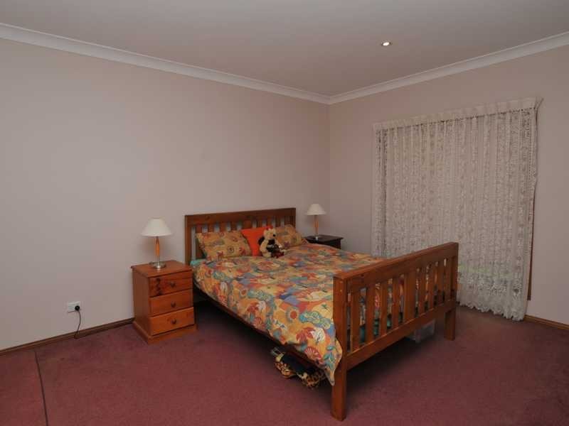 1 Douglas Close, Largs NSW 2320