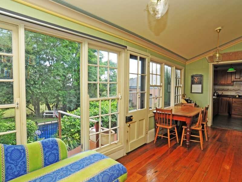 18 Morpeth Road, East Maitland NSW 2323