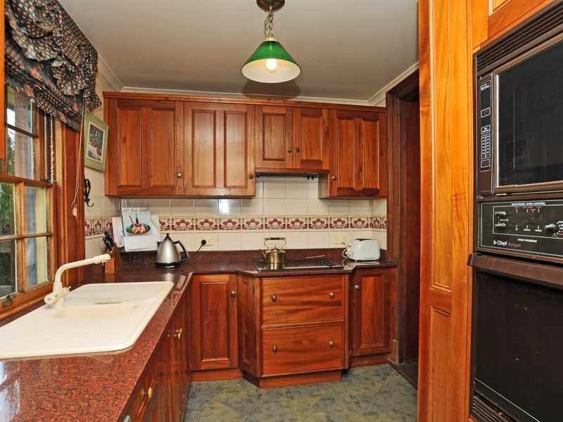 18 Morpeth Road, East Maitland NSW 2323