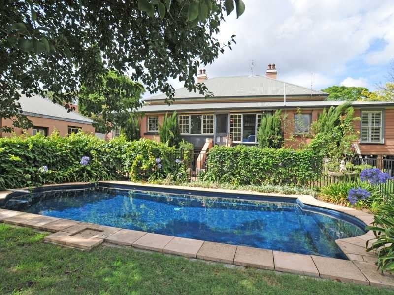 18 Morpeth Road, East Maitland NSW 2323