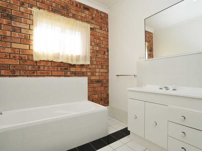 4 Macgregor Cl, Tenambit NSW 2323