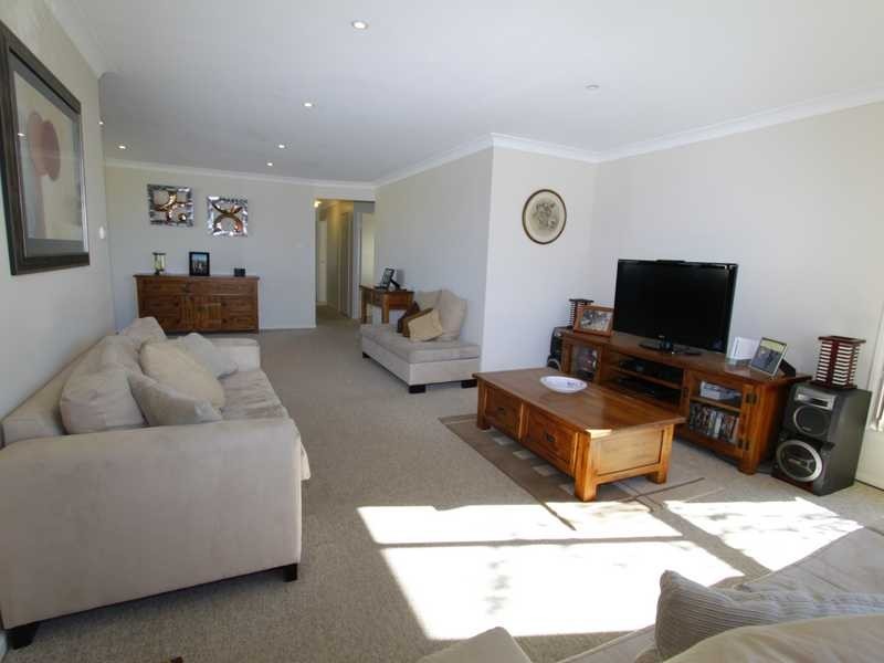 18 Aaron Cove, Aberglasslyn NSW 2320