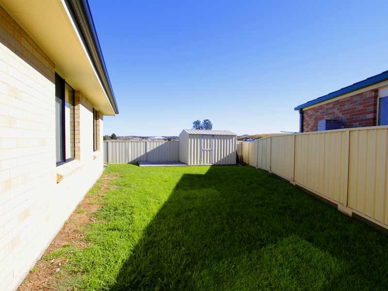 18 Aaron Cove, Aberglasslyn NSW 2320
