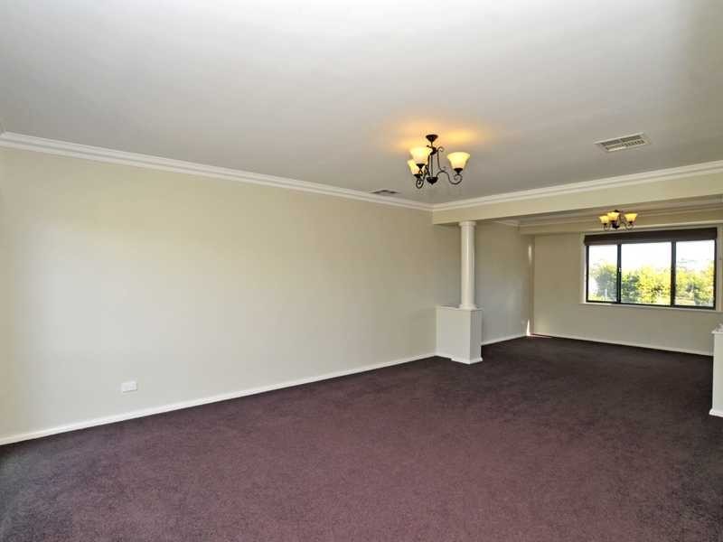 10 Caitlin Cl, Bolwarra Heights NSW 2320