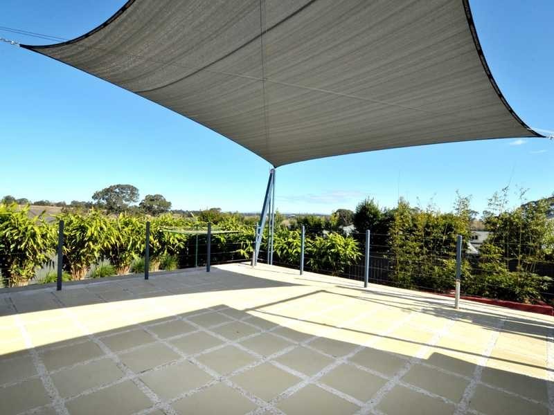 10 Caitlin Cl, Bolwarra Heights NSW 2320