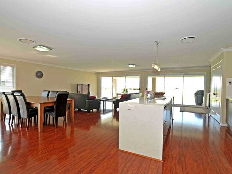 19 Arran Cct, Largs NSW 2320