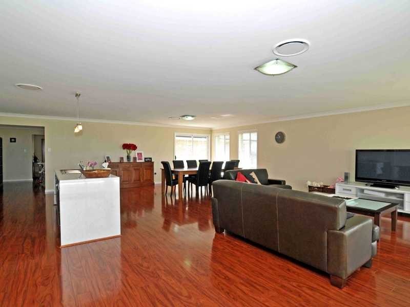 19 Arran Cct, Largs NSW 2320