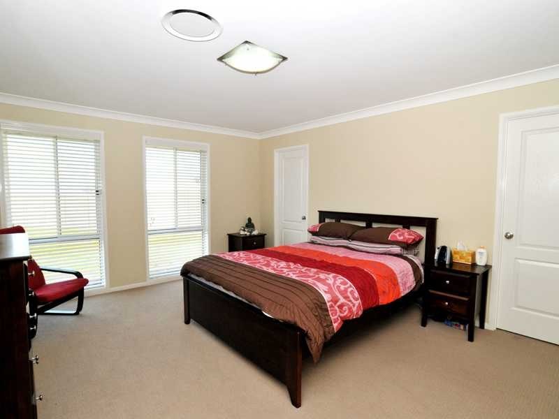 19 Arran Cct, Largs NSW 2320