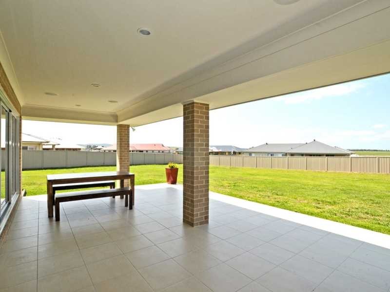 19 Arran Cct, Largs NSW 2320