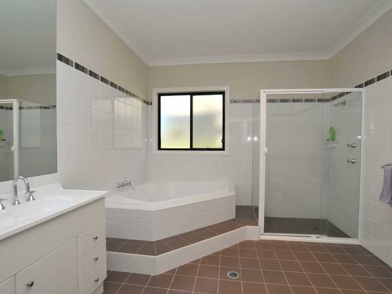 1 Bowalla Cl, Wallalong NSW 2320