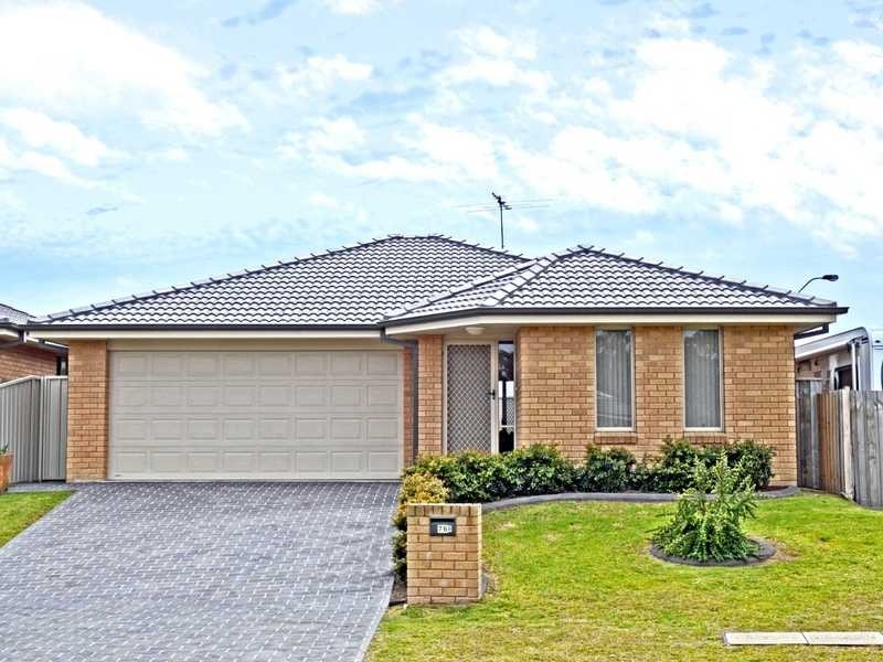 76b Streeton Dr, Metford NSW 2323