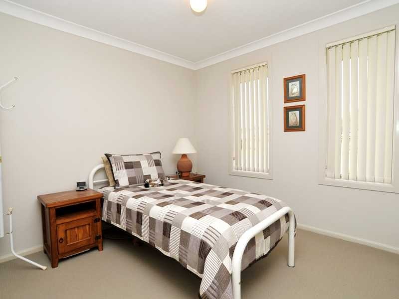 76b Streeton Dr, Metford NSW 2323