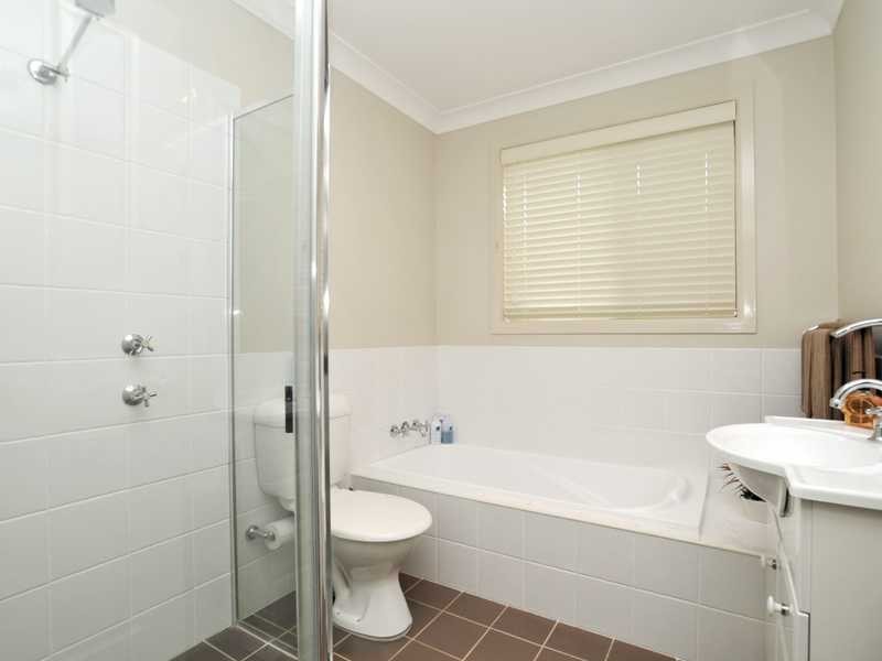 76b Streeton Dr, Metford NSW 2323