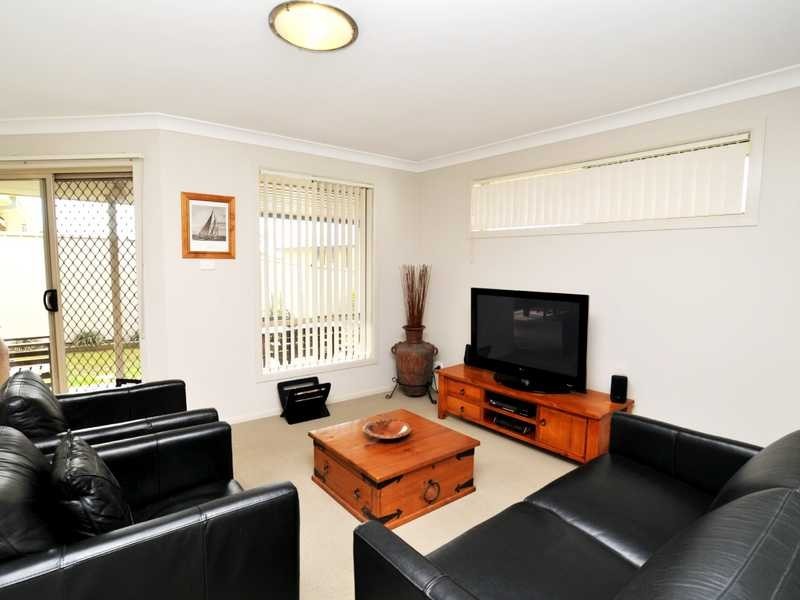 76b Streeton Dr, Metford NSW 2323