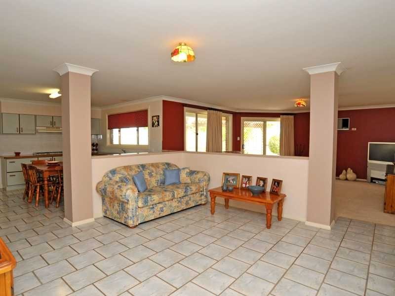 2 Rosebrook Row, East Maitland NSW 2323