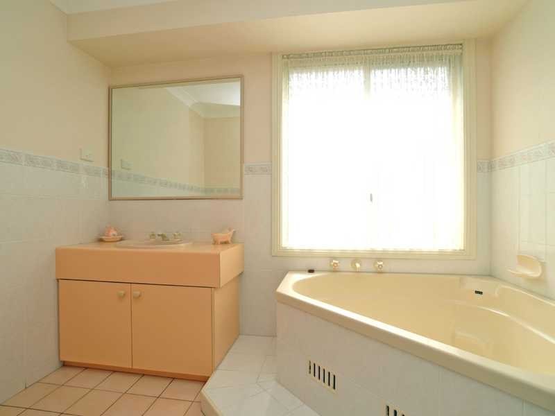 2 Rosebrook Row, East Maitland NSW 2323