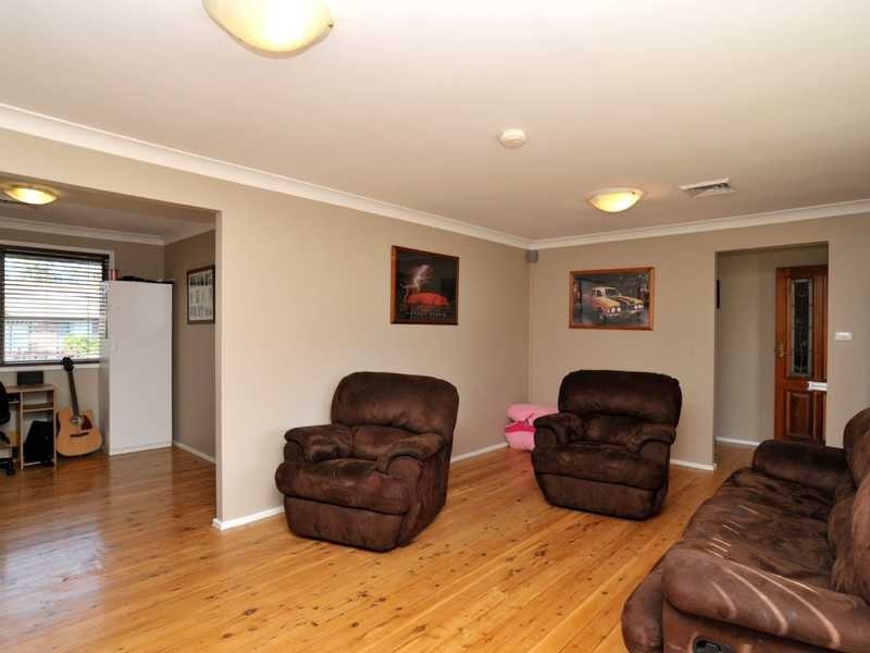 5 Larkspur Pde, Metford NSW 2323