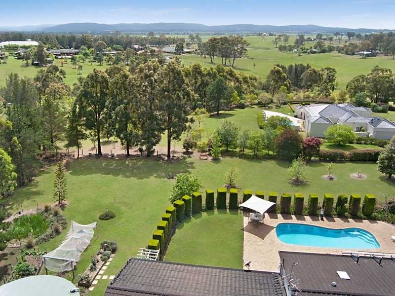 2 Brompton Cl, Bolwarra Heights NSW 2320