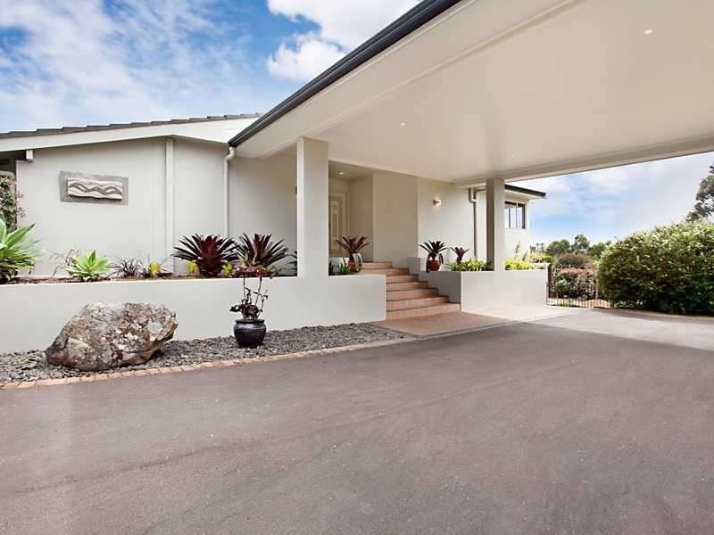 2 Brompton Cl, Bolwarra Heights NSW 2320