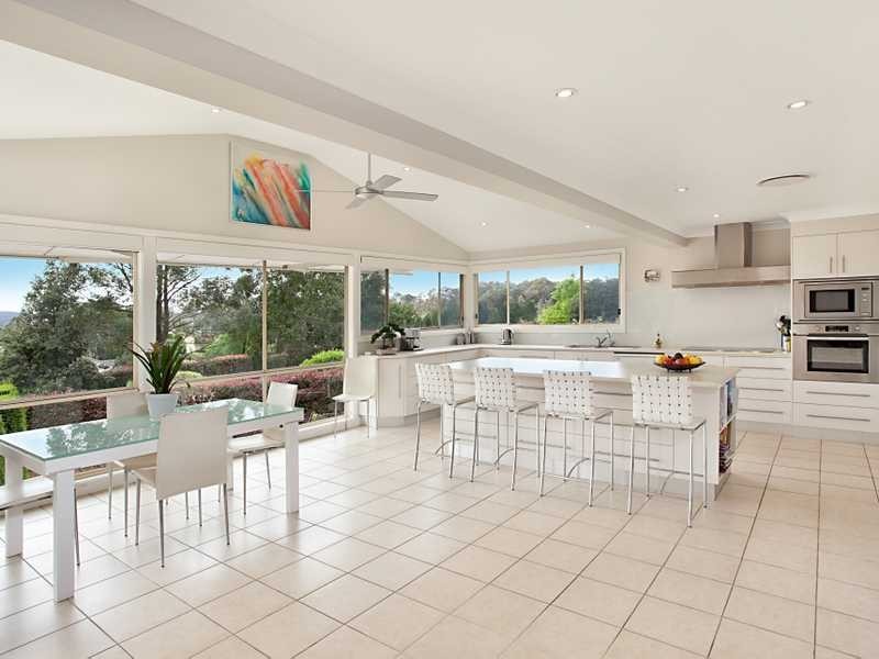 2 Brompton Cl, Bolwarra Heights NSW 2320