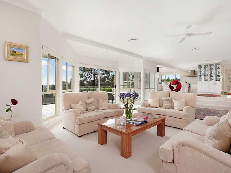 2 Brompton Cl, Bolwarra Heights NSW 2320