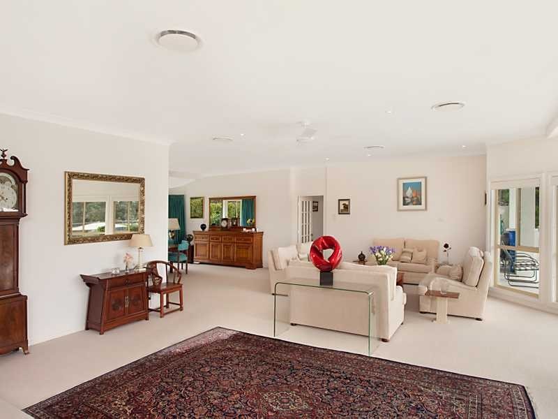 2 Brompton Cl, Bolwarra Heights NSW 2320