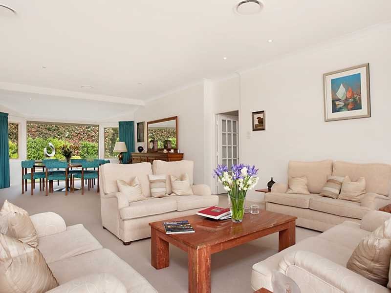 2 Brompton Cl, Bolwarra Heights NSW 2320