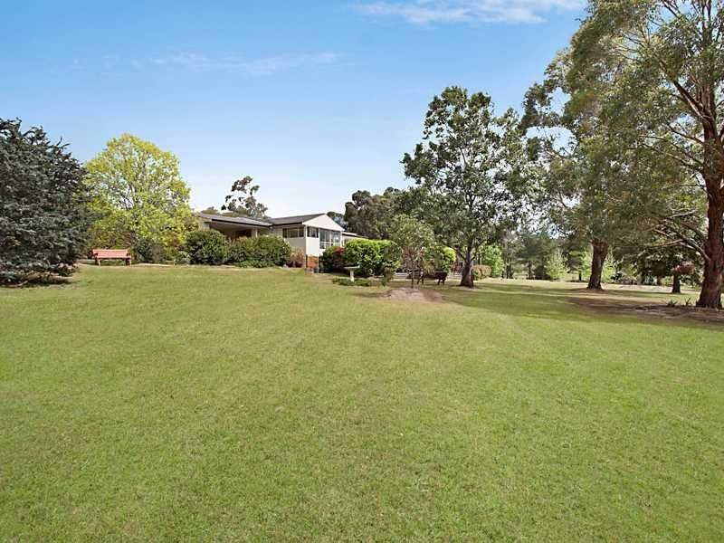 2 Brompton Cl, Bolwarra Heights NSW 2320