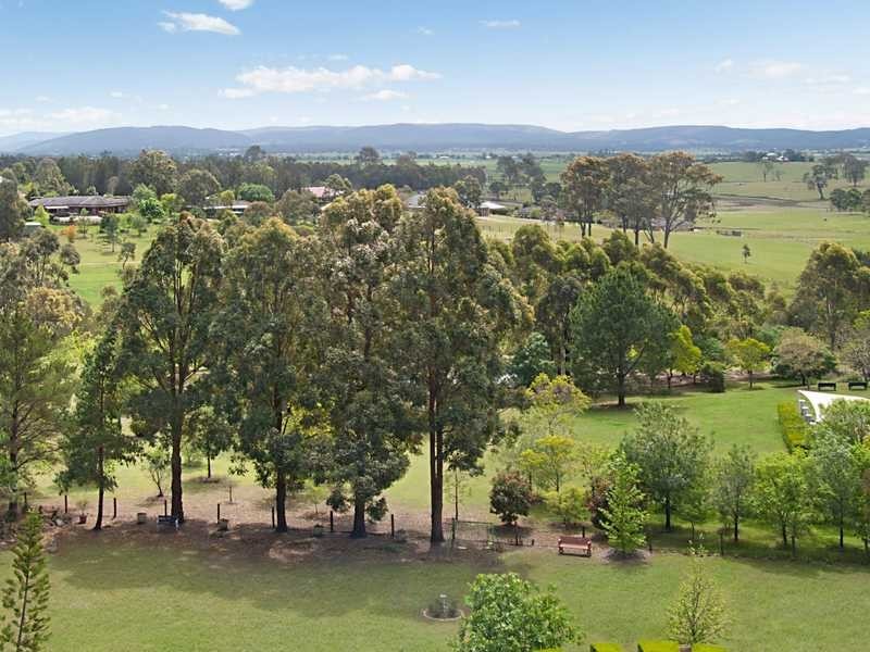 2 Brompton Cl, Bolwarra Heights NSW 2320