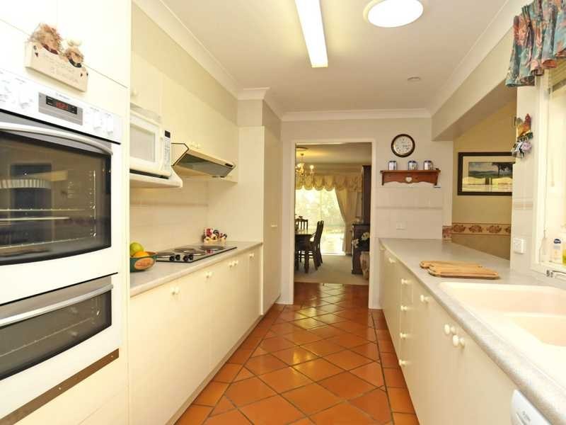 4 Cedarwood Cl, Bolwarra Heights NSW 2320