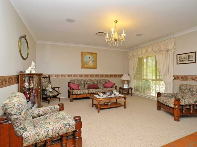 4 Cedarwood Cl, Bolwarra Heights NSW 2320