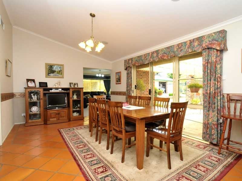 4 Cedarwood Cl, Bolwarra Heights NSW 2320