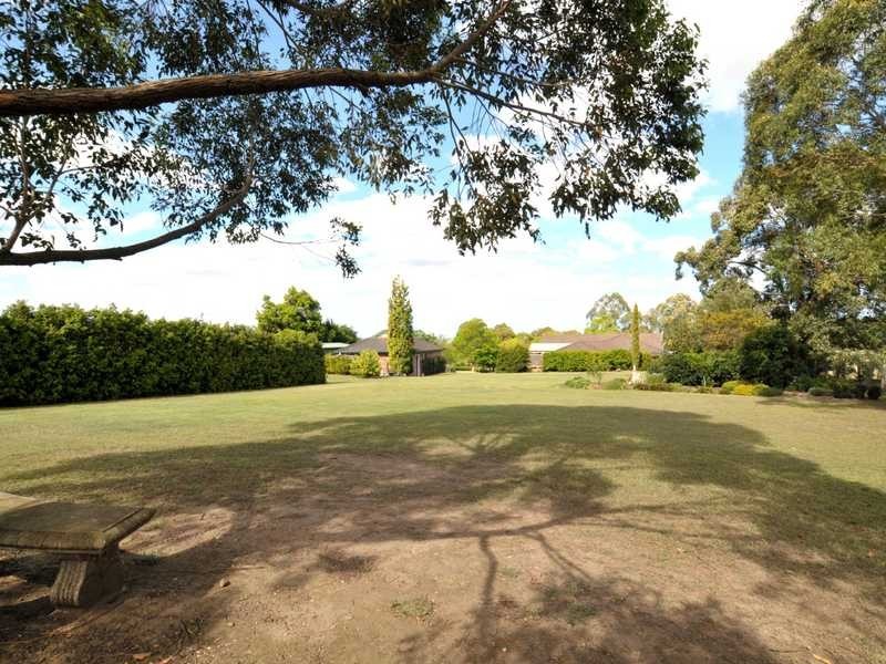 4 Cedarwood Cl, Bolwarra Heights NSW 2320