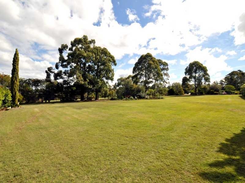 4 Cedarwood Cl, Bolwarra Heights NSW 2320